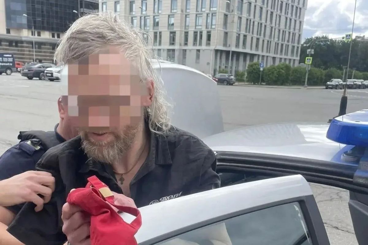 Посторонний мужчина приставал к детям в ДК имени Кирова Посторонний мужчина приставал к детям в ДК имени Кирова