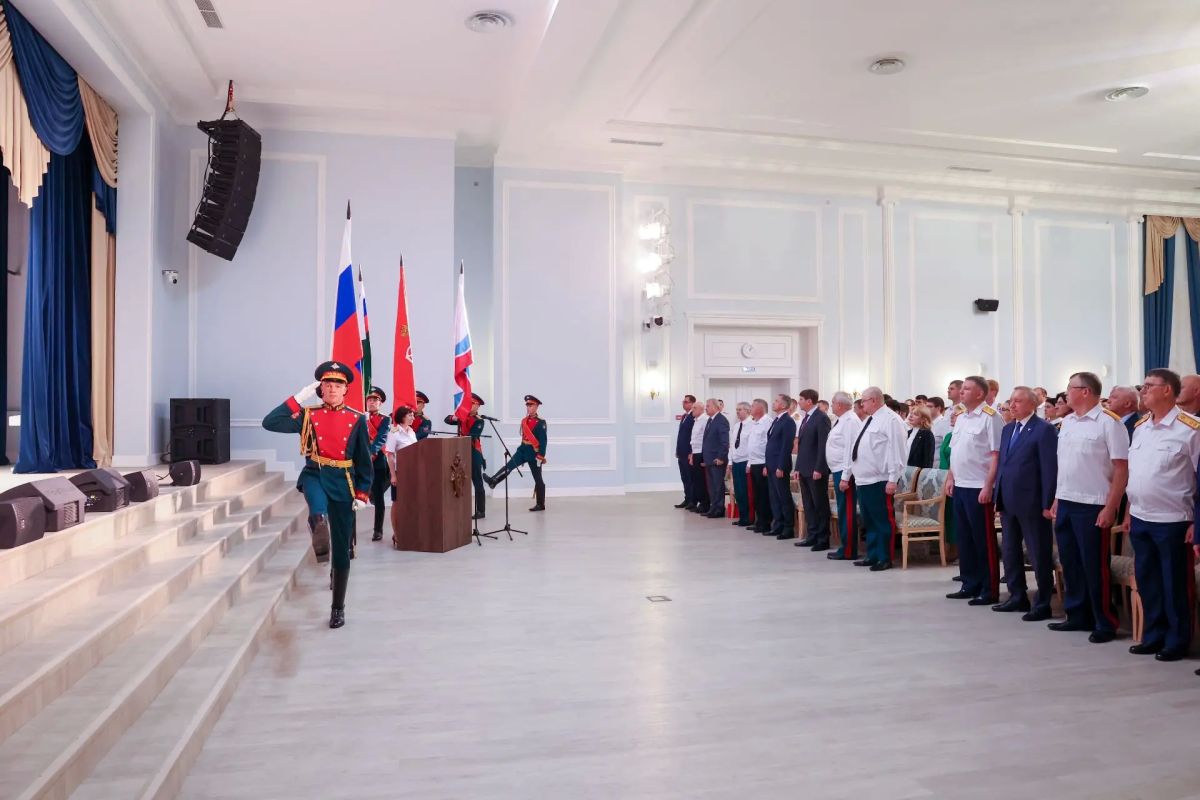 Александр Беглов поздравил сотрудников органов следствия с профессиональным праздником