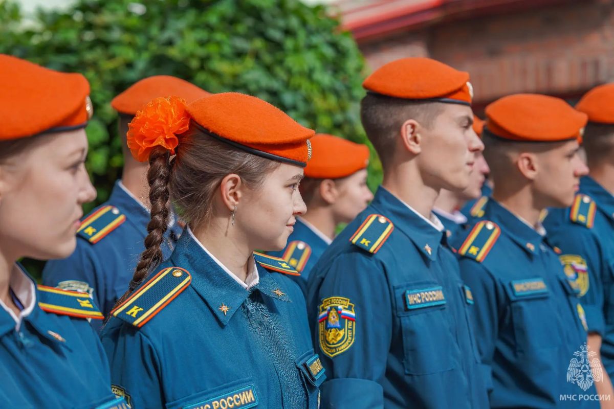 Профессиональный ориентир для будущих специалистов воспитательной работы МЧС России Профессиональный ориентир для будущих специалистов воспитательной работы МЧС России