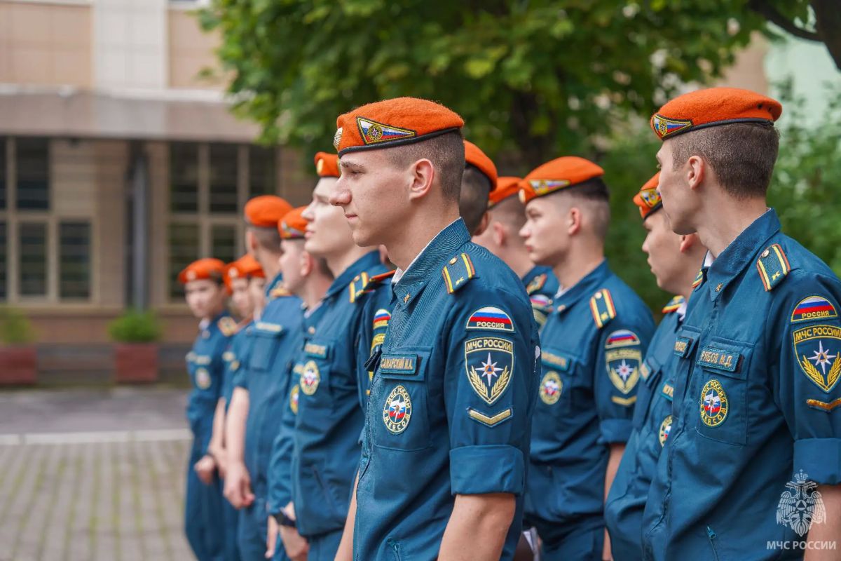 Профессиональный ориентир для будущих специалистов воспитательной работы МЧС России Профессиональный ориентир для будущих специалистов воспитательной работы МЧС России
