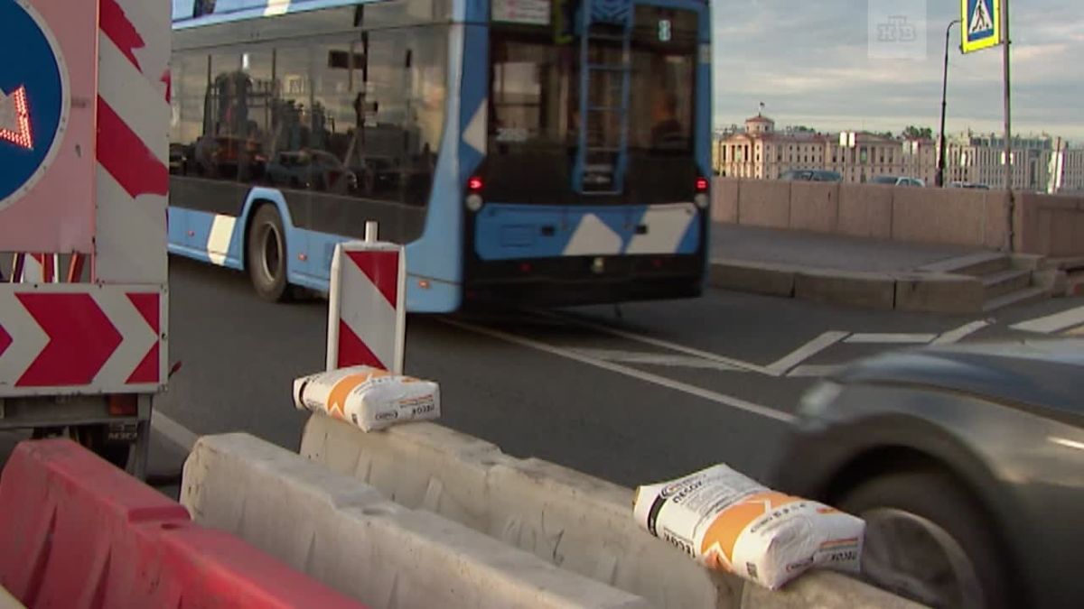 На Литейном мосту завершили первый этап ремонта