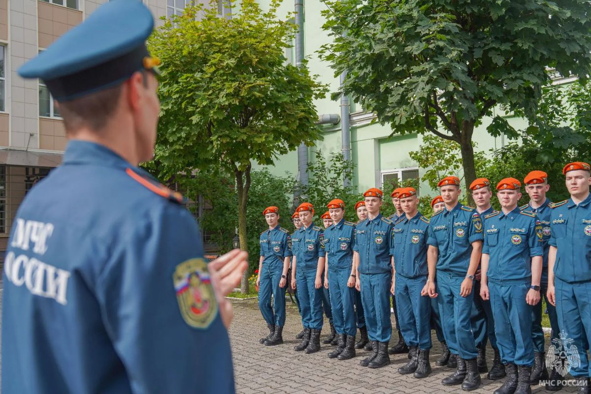 Профессиональный ориентир для будущих специалистов воспитательной работы МЧС России Профессиональный ориентир для будущих специалистов воспитательной работы МЧС России