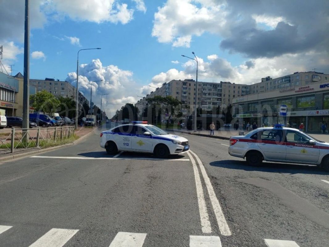 Перекрыта улица Олеко Дундича после ночной атаки БПЛА Перекрыта улица Олеко Дундича после ночной атаки БПЛА