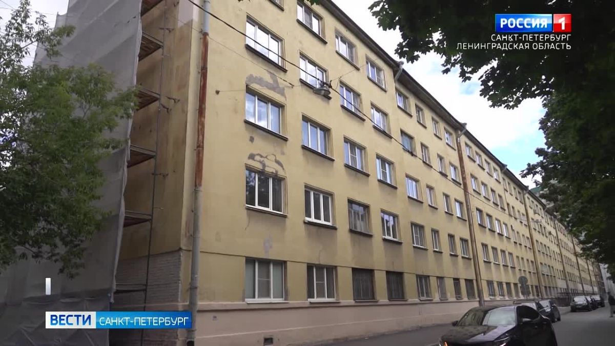 В Выборгском районе Петербурга начали реставрацию фасада Батенинского жилмассива