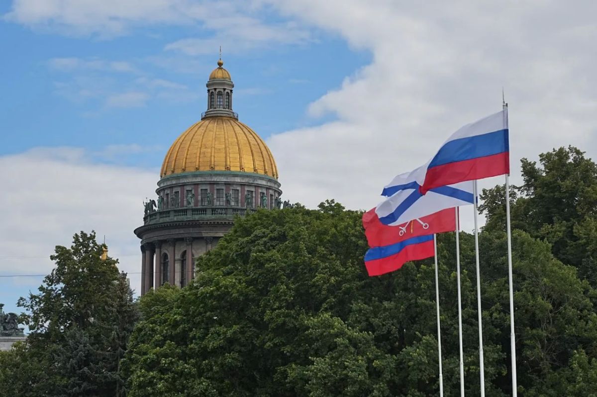 Петербург украсили ко Дню Военно-морского флота