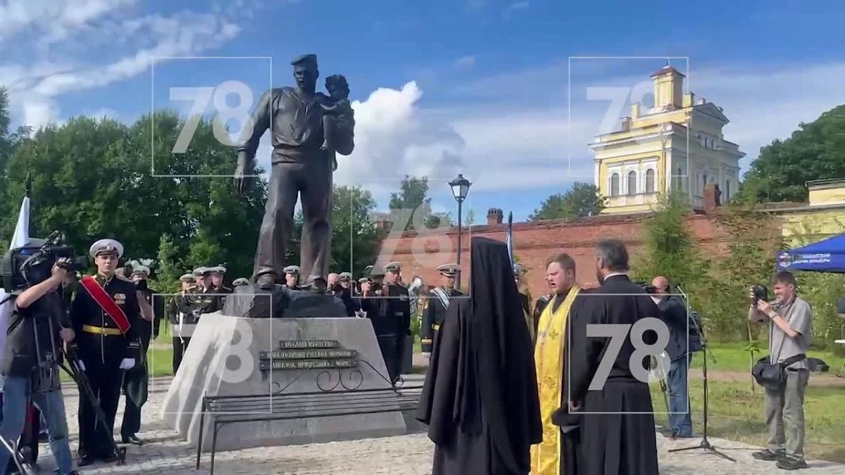 В Кронштадте открыли монумент «Ангелы Мессины»