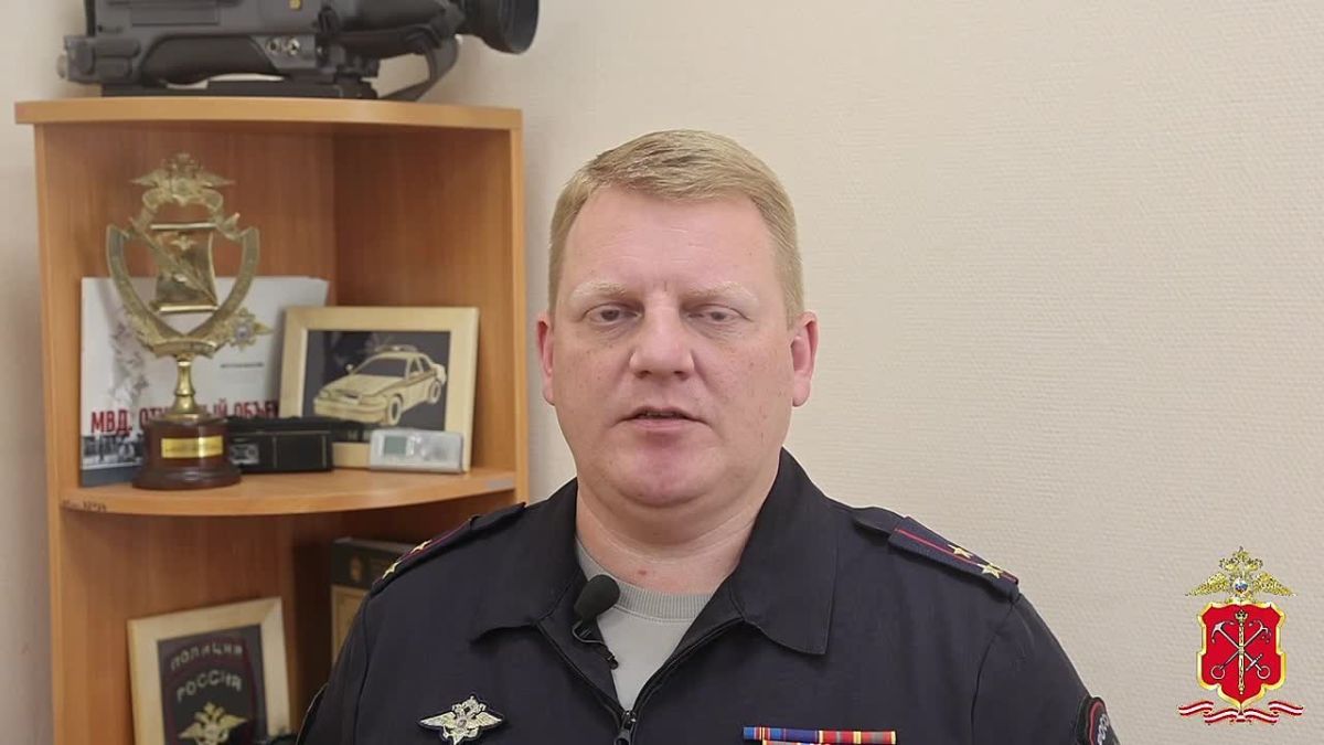 Комментарий дал: Начальник Управления информации и общественных связей ГУ МВД России по Санкт-Петербургу и Ленинградской области, полковник внутренней службы Дмитрий Евгеньевич Стокрацкий