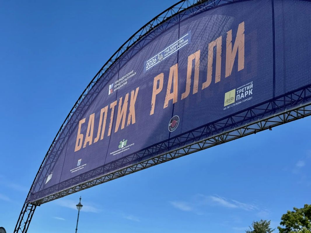 Сегодня на «Балтик Ралли» тысячи моторов слились в единый гул в мотопараде «До Государственной Границы» — зрелищное и трогательное событие второго дня фестиваля Сегодня на «Балтик Ралли» тысячи моторов слились в единый гул в мотопараде «До Государственной Границы» — зрелищное и трогательное событие второго дня фестиваля