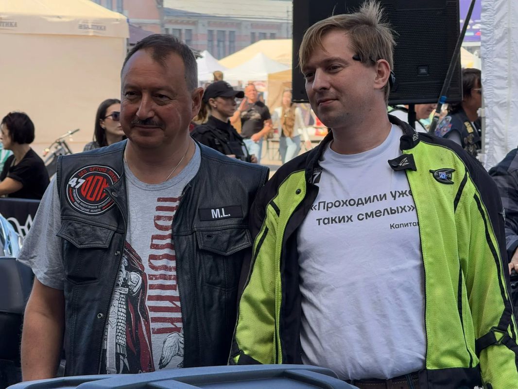 Сегодня на «Балтик Ралли» тысячи моторов слились в единый гул в мотопараде «До Государственной Границы» — зрелищное и трогательное событие второго дня фестиваля Сегодня на «Балтик Ралли» тысячи моторов слились в единый гул в мотопараде «До Государственной Границы» — зрелищное и трогательное событие второго дня фестиваля