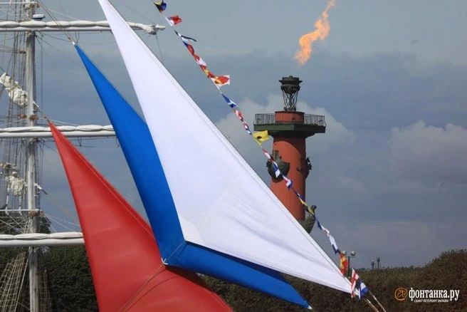 День ВМФ в Петербурге в этом году пройдёт без парада и салюта, но совсем без праздника горожан не оставят