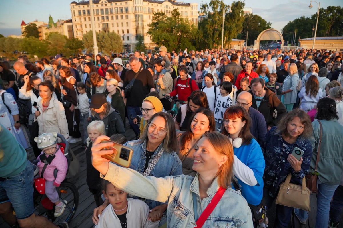 Александр Беглов: Праздничным шествием от метро «Крестовский остров» до парка имени С. М. Кирова открылся фестиваль уличных театров «Елагин парк» Александр Беглов: Праздничным шествием от метро «Крестовский остров» до парка имени С. М. Кирова открылся фестиваль уличных театров «Елагин парк»