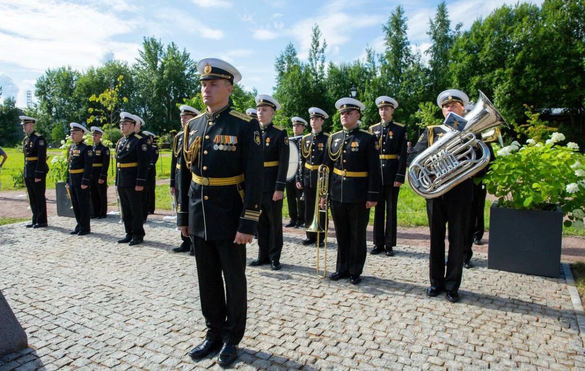 Памятник «Ангелы Мессины» открыли сегодня на Тулонской аллее в Кронштадте Памятник «Ангелы Мессины» открыли сегодня на Тулонской аллее в Кронштадте