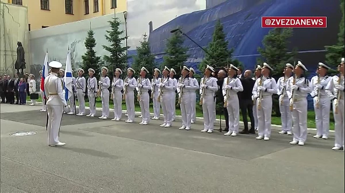 Путин в День ВМФ прибыл в Главное Адмиралтейство в Санкт-Петербурге