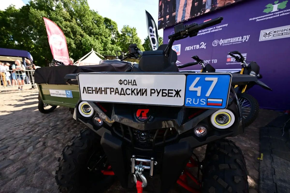На "Балтик Ралли" передали гуманитарную помощь бойцам Ленобласти На "Балтик Ралли" передали гуманитарную помощь бойцам Ленобласти