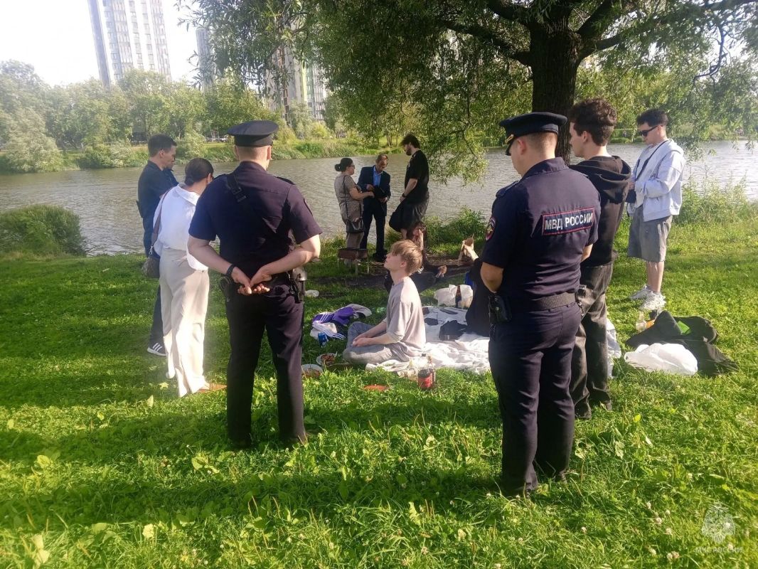 Сотрудники #МЧС_Петербурга регулярно проводят профилактические рейды по безопасности и профилактике несчастных случаев на водных объектах Сотрудники #МЧС_Петербурга регулярно проводят профилактические рейды по безопасности и профилактике несчастных случаев на водных объектах