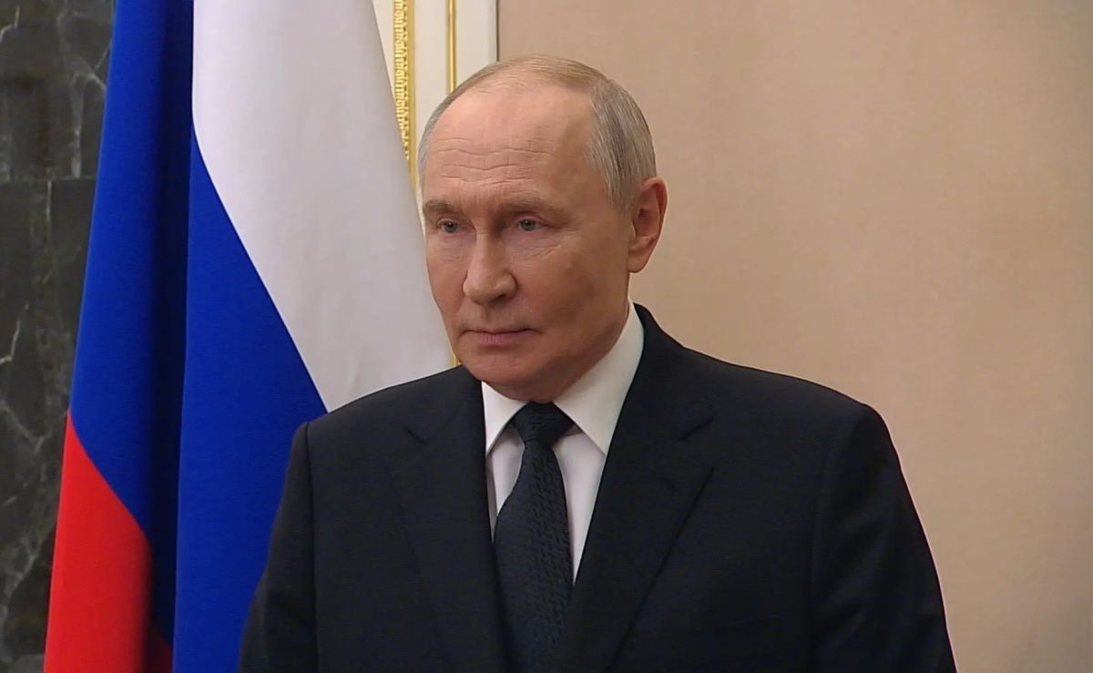 Владимир Путин поздравил моряков с Днем ВМФ, он отметил, что серийное строительство боевых кораблей продолжается, а морская составляющая ядерной триады набирает мощь