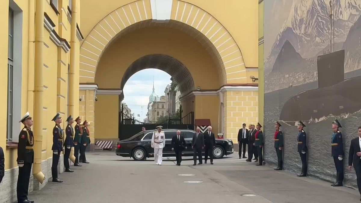 Владимир Путин приехал в Главное Адмиралтейство в Петербурге