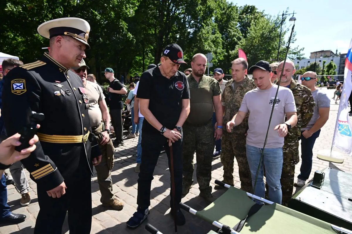 На "Балтик Ралли" передали гуманитарную помощь бойцам Ленобласти На "Балтик Ралли" передали гуманитарную помощь бойцам Ленобласти