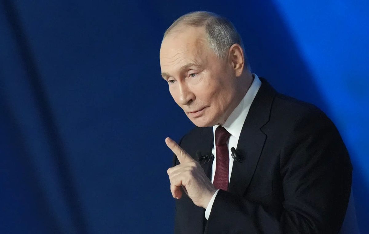 Владимир Путин подписал закон, обязывающий детей трудовых мигрантов по достижении 18 лет выехать из России или оформить патент в течение 30 дней