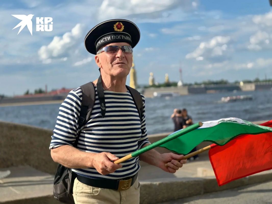 День ВМФ в Петербурге в объективе нашего фотографа Алексея Булатова День ВМФ в Петербурге в объективе нашего фотографа Алексея Булатова