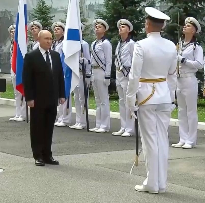 Путин приехал в Главное Адмиралтейство в Петербурге