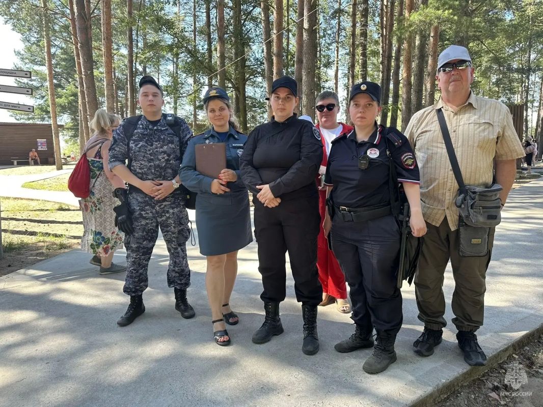 Сотрудники #МЧС_Петербурга регулярно проводят профилактические рейды по безопасности и профилактике несчастных случаев на водных объектах Сотрудники #МЧС_Петербурга регулярно проводят профилактические рейды по безопасности и профилактике несчастных случаев на водных объектах