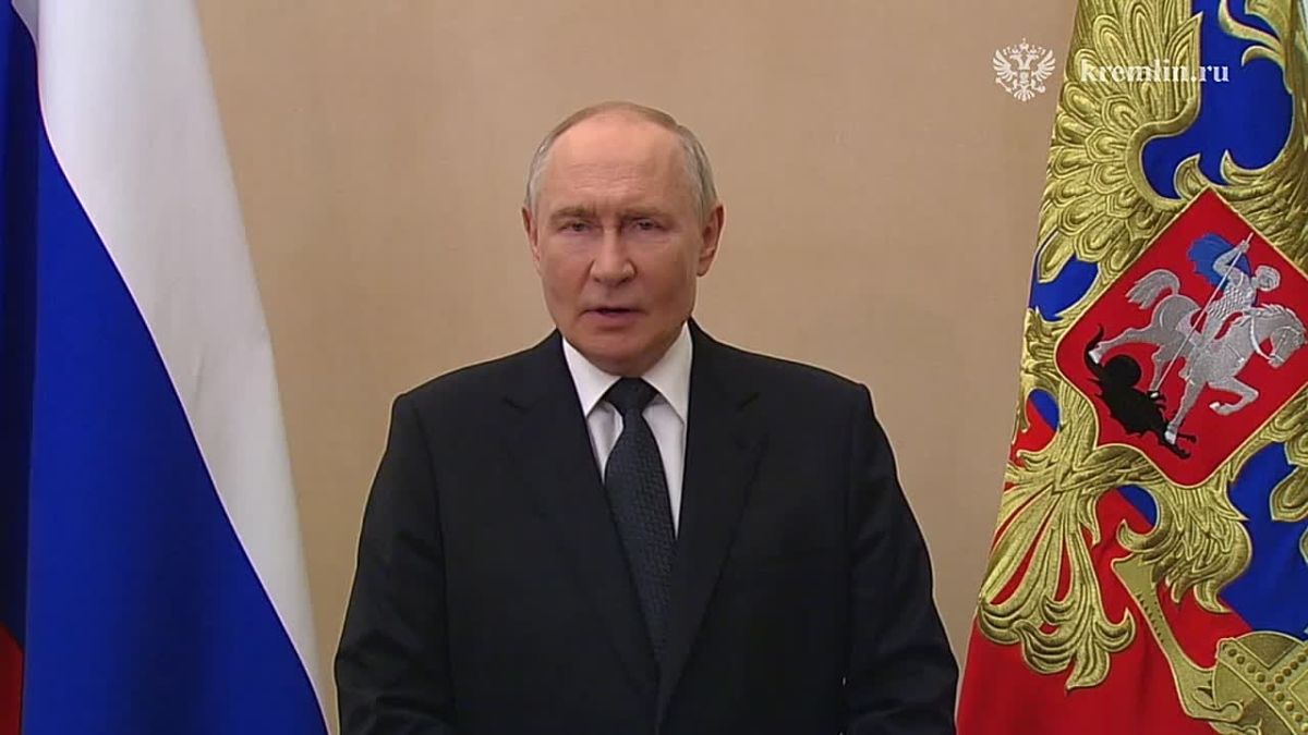 Владимир Путин поздравил моряков и ветеранов с Днём ВМФ