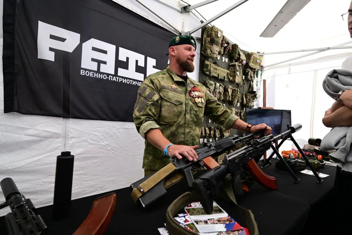 На "Балтик Ралли" передали гуманитарную помощь бойцам Ленобласти На "Балтик Ралли" передали гуманитарную помощь бойцам Ленобласти
