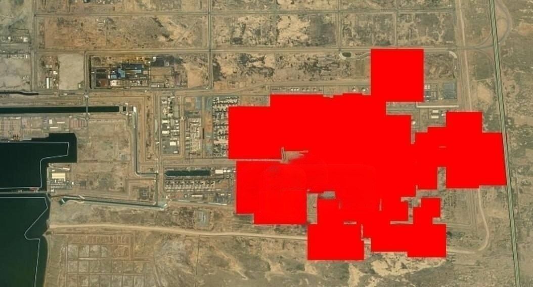 В Джизане на НПЗ Saudi Aramco продолжается сильный пожар после ударов хуситов
