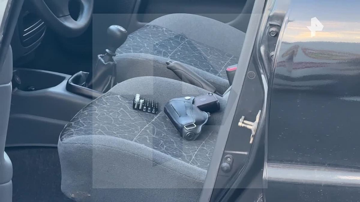 "А с чего стрелять?": водитель Chevrolet Lacetti, вступивший в конфликт с медработниками в Петербурге, отрицает, что стрелял по машине скорой помощи. Но есть нюанс: в его автомобиле полицейские нашли пистолет