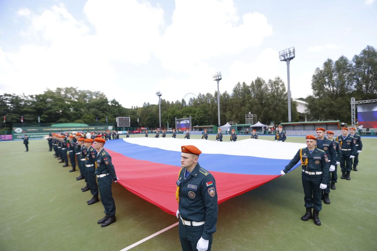 Питерский "Огнеборец" представил МЧС России в товарищеском матче с МЧС Беларуси Питерский "Огнеборец" представил МЧС России в товарищеском матче с МЧС Беларуси