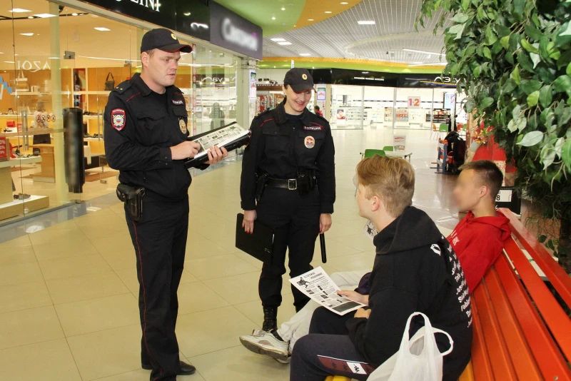 В Санкт-Петербурге проведут рейды в «местах скопления несовершеннолетних» для выявления неформалов и радикалов