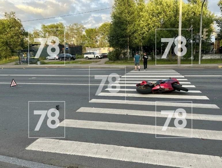 Мотоциклист сломал руку во время ДТП на проспекте Народного Ополчения Мотоциклист сломал руку во время ДТП на проспекте Народного Ополчения