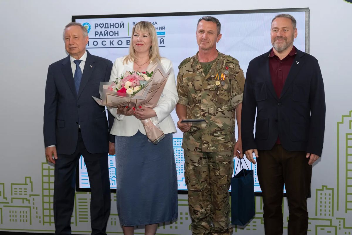 Губернатор Александр Беглов и Председатель Законодательного Собрания Александр Бельский в ходе рабочей поездки посетили Московский район, где открыли Молодёжный кадровый центр «Работа молодёжи России» Губернатор Александр Беглов и Председатель Законодательного Собрания Александр Бельский в ходе рабочей поездки посетили Московский район, где открыли Молодёжный кадровый центр «Работа молодёжи России»