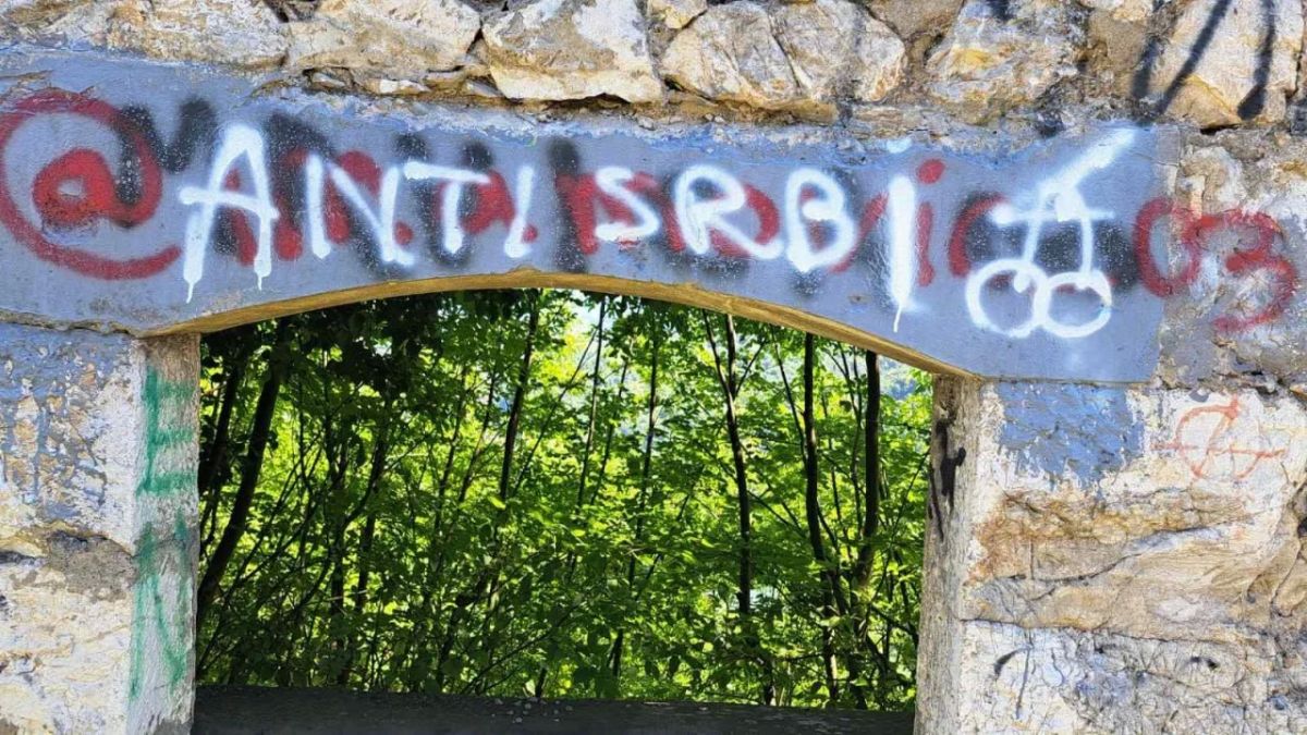 Поджог и вандализм. Иностранцы провоцируют межрелигиозный конфликт в Боснии