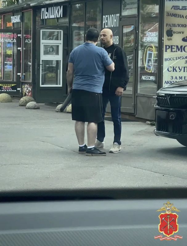 Полицейские задержали мужчину, напавшего с битой на оппонента из-за парковочного места Полицейские задержали мужчину, напавшего с битой на оппонента из-за парковочного места