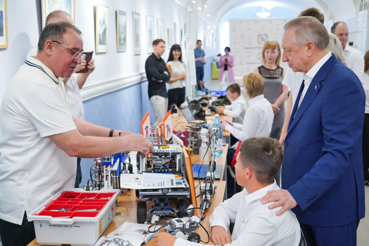 Александр Беглов: Выставка достижений Василеостровского района организована в Доме молодёжи на Большом проспекте Васильевского острова Александр Беглов: Выставка достижений Василеостровского района организована в Доме молодёжи на Большом проспекте Васильевского острова