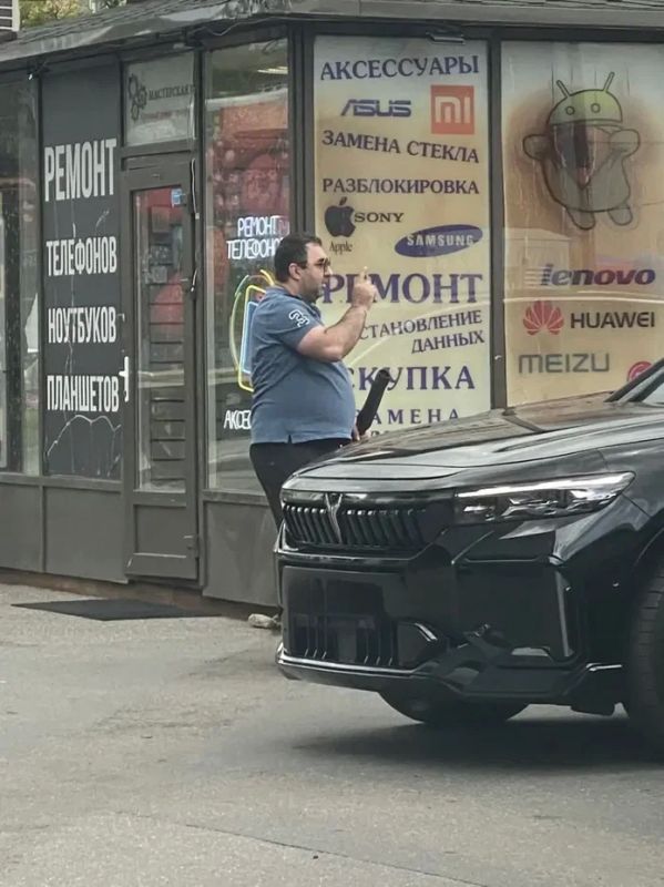 Битой и кулаками пытался отбить парковочное место выходец из Закавказья Битой и кулаками пытался отбить парковочное место выходец из Закавказья