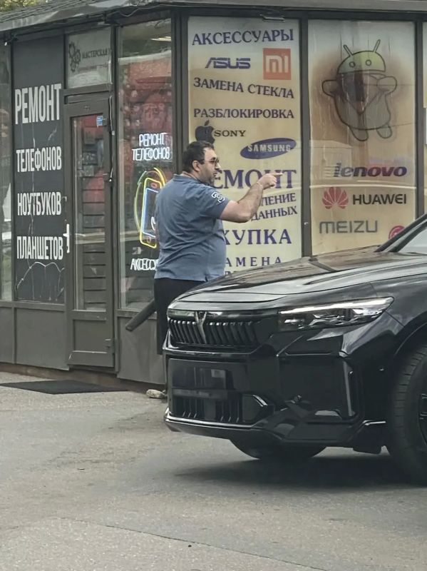 Дракой и ударами биты завершился диалог двух автомобилистов у метро «Академическая» Дракой и ударами биты завершился диалог двух автомобилистов у метро «Академическая»
