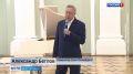 Александр Беглов посетил выставку достижений Василеостровского района
