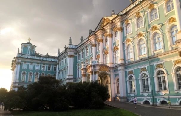 Новости Петербурга 30 июля: Эрмитаж, штрафы для УК и цены на дизель