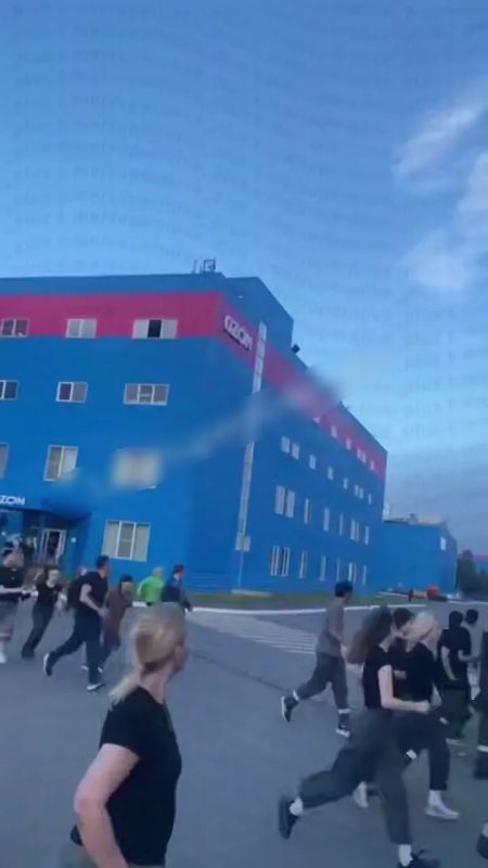 Два майора: Зеленодольск. К сожалению, ожидаемо, что и мощности второго российского маркетплейса рано или поздно были бы атакованы киевской хунтой Два майора: Зеленодольск. К сожалению, ожидаемо, что и мощности второго российского маркетплейса рано или поздно были бы атакованы киевской хунтой