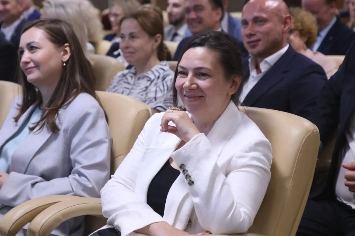 Председатель ЦИК России Элла Александровна Памфилова обсудила с избирательными комиссиями Санкт-Петербурга подготовку к Единому дню голосования Председатель ЦИК России Элла Александровна Памфилова обсудила с избирательными комиссиями Санкт-Петербурга подготовку к Единому дню голосования