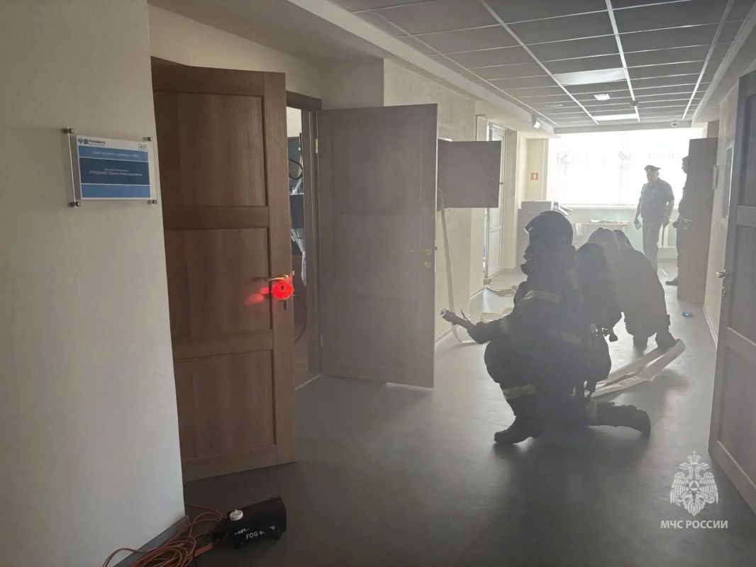 Пожарная тренировка прошла в производственном корпусе филиала ППК «Роскадастр» «Аэрогеодезия» Пожарная тренировка прошла в производственном корпусе филиала ППК «Роскадастр» «Аэрогеодезия»