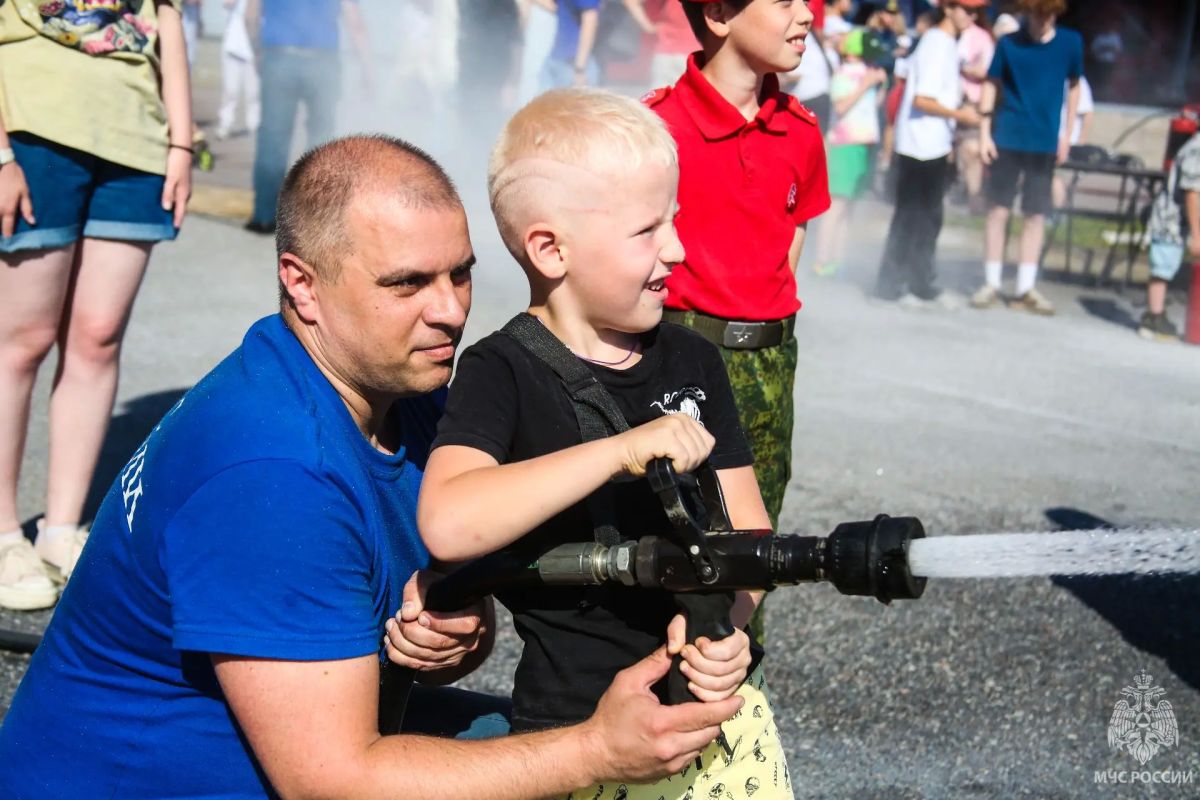 «Локация безопасности» развернулась сегодня на площадке возле Дома молодежи Приморского района Санкт-Петербурга «Локация безопасности» развернулась сегодня на площадке возле Дома молодежи Приморского района Санкт-Петербурга