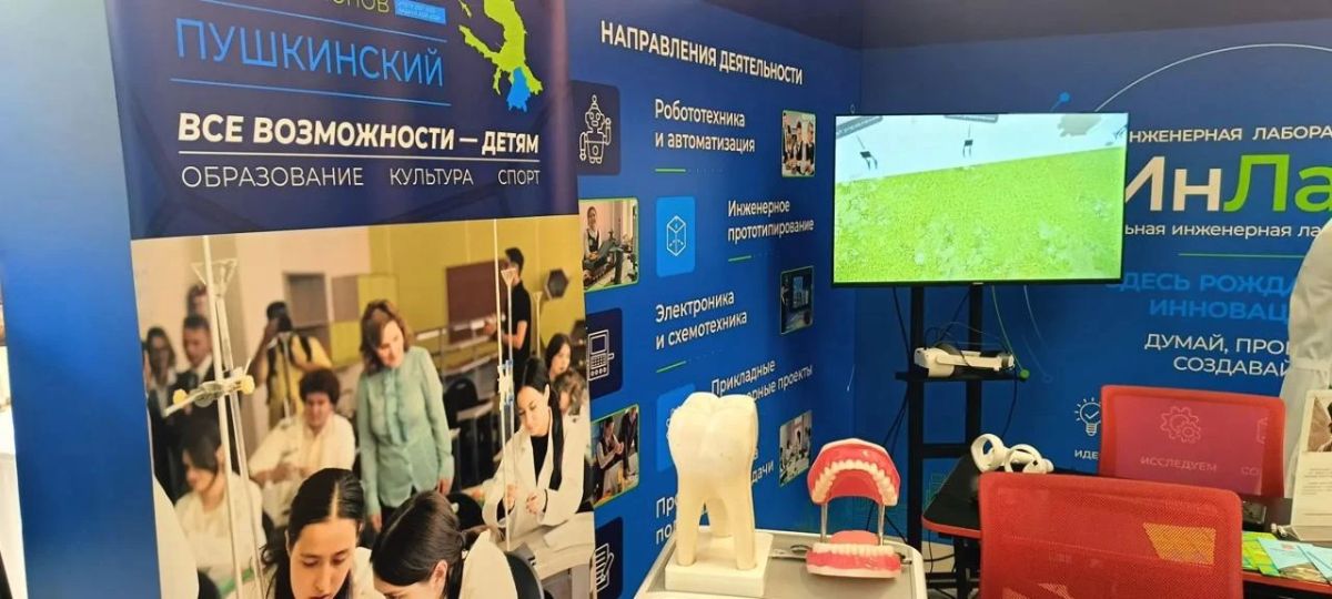 Депутат Государственной Думы Виталий Милонов посетил выставку достижений «Родной район», которая проходит в Доме молодёжи «Царскосельский» Депутат Государственной Думы Виталий Милонов посетил выставку достижений «Родной район», которая проходит в Доме молодёжи «Царскосельский»
