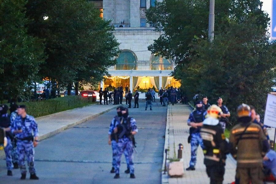 Два майора: Взрыв в центре Москвы. Главное о происшествии на эти минуты из СМИ и агрегаторов: Два майора: Взрыв в центре Москвы. Главное о происшествии на эти минуты из СМИ и агрегаторов: