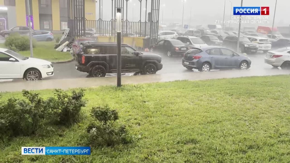 В Петербурге жёлтый уровень погодной опасности из-за ливней и гроз