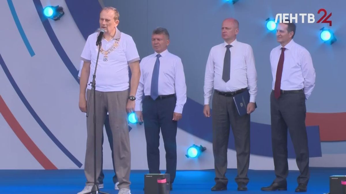 Губернатор Александр Дрозденко поздравил жителей Ленобласти с 99-летием со дня образования региона