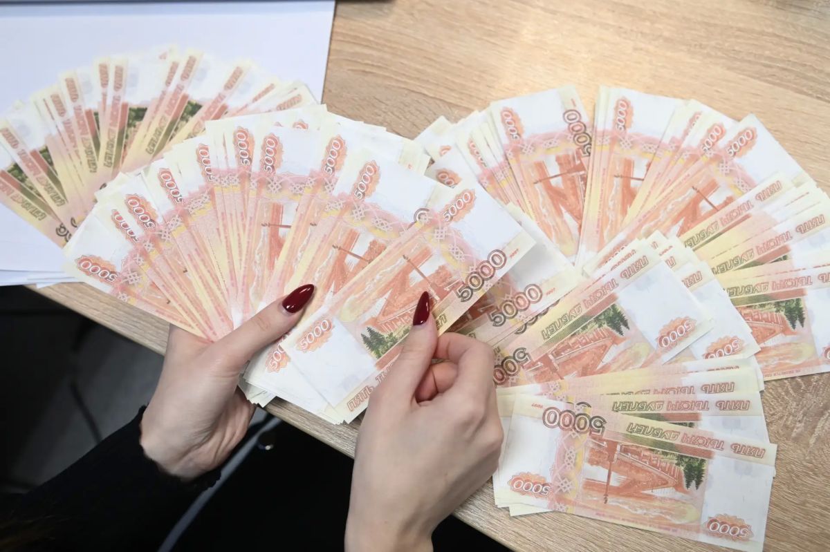 Пенсионерка передала мошеннице свои накопления в 1,5 миллиона рублей
